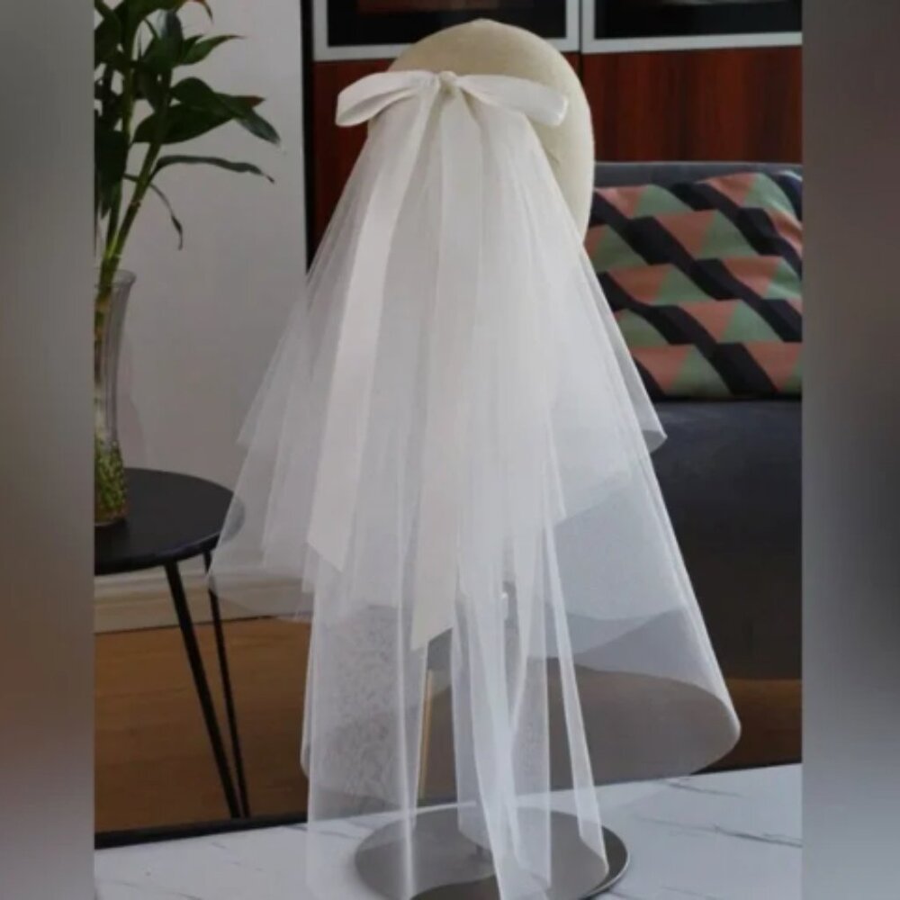 Short Wedding Veil with Slim Silk Bow